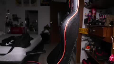 logan_hugh8 online show from May 7, 12:33 am
