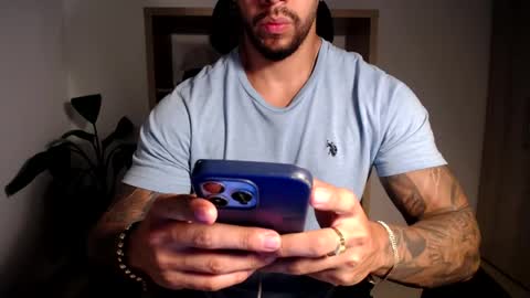Logan Wolfp online show from May 18, 4:18 am