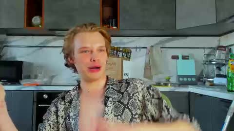 Kenndi online show from July 29, 3:44 pm