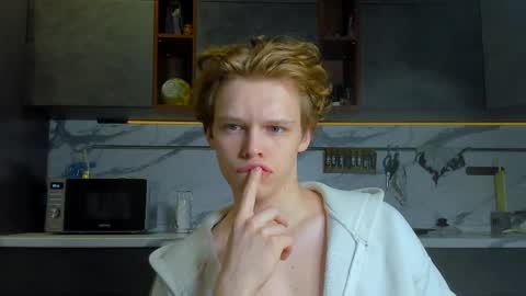 Nelis online show from May 4, 5:36 pm
