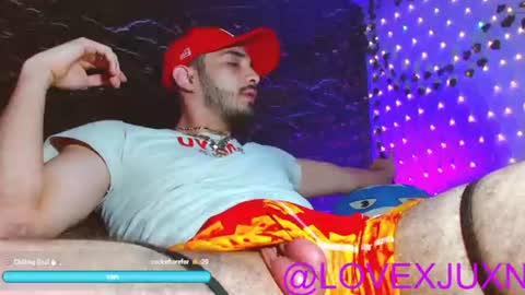 lovexjuxn77 online show from June 12, 10:18 pm