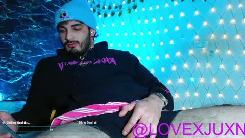 lovexjuxn77 online show from May 7, 12:22 am