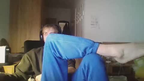 low512469 online show from February 18, 11:35 pm