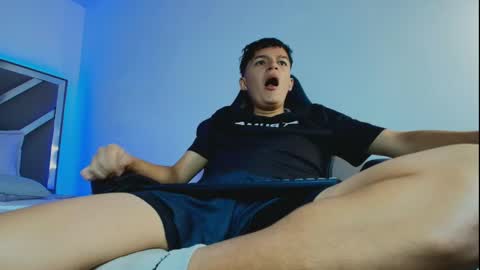luca_voss1 online show from April 28, 12:43 pm