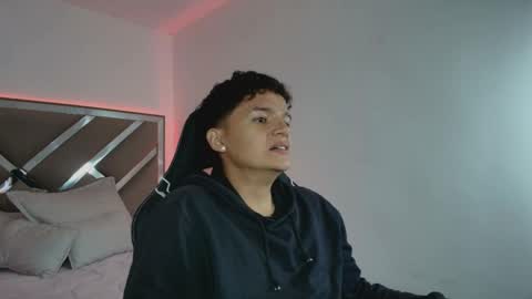 luca_voss1 online show from May 6, 11:44 am