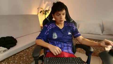 luca_voss1 online show from April 25, 1:41 pm