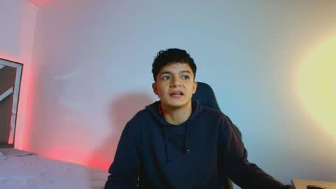 luca_voss1 online show from May 4, 12:18 pm