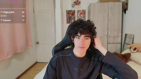 lucas_xo online show from April 28, 2:27 am
