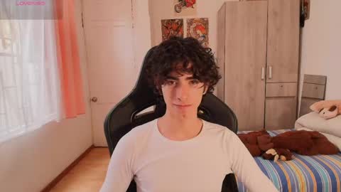 lucas_xo online show from May 5, 6:52 pm