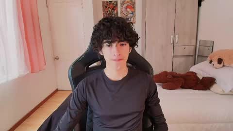 lucas_xo online show from May 17, 8:05 pm