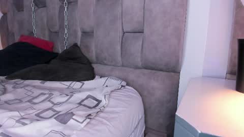 lucasthomson_ online show from July 16, 10:33 am