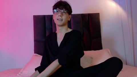Lui online show from May 3, 3:09 am