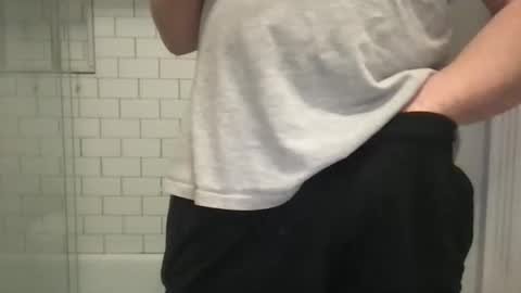 lvguynextdoor440656 online show from May 12, 1:36 am