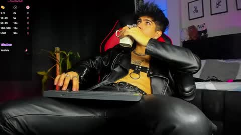 Lyle Bennett Freelance Model online show from July 28, 6:20 pm
