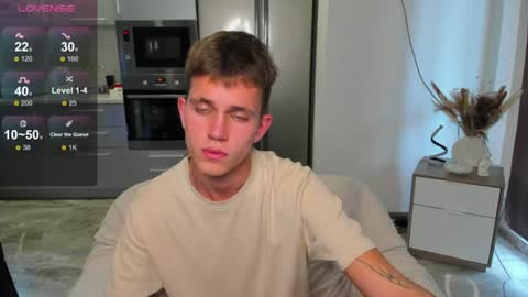 m0neyken_ online show from July 28, 4:09 am