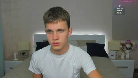 m0neyken_ online show from July 24, 2:42 am