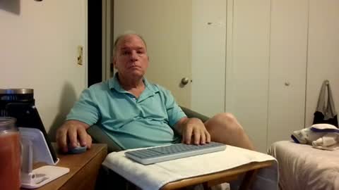 mackdocc001 online show from July 28, 7:39 pm