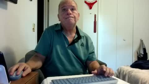 mackdocc001 online show from July 15, 5:19 pm