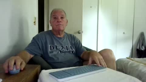 mackdocc001 online show from July 27, 2:57 pm