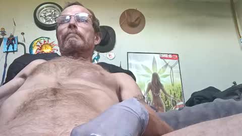 mackdog1369 online show from May 3, 12:52 pm
