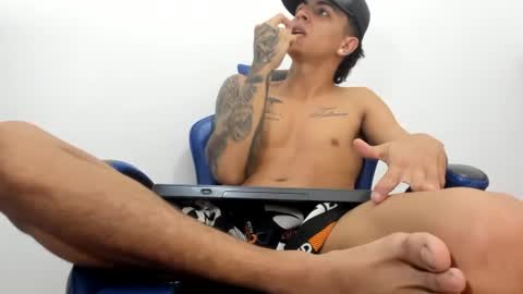 maikdemon_ online show from June 19, 6:35 pm