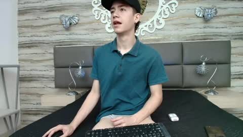 maikol_newman online show from May 5, 11:23 am
