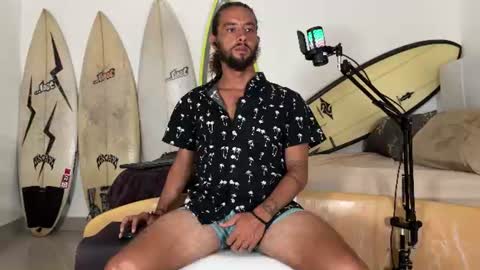 Mack  Makingmoans Twitter online show from August 1, 3:05 am