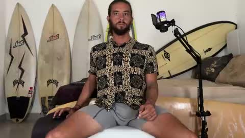 Mack  Makingmoans Twitter online show from August 7, 2:18 am