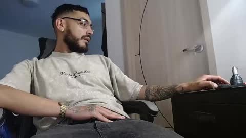 malek_xarx online show from June 6, 2:39 am