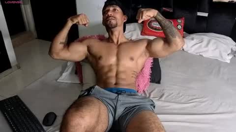 Manolo Hot 1 online show from June 13, 8:40 pm