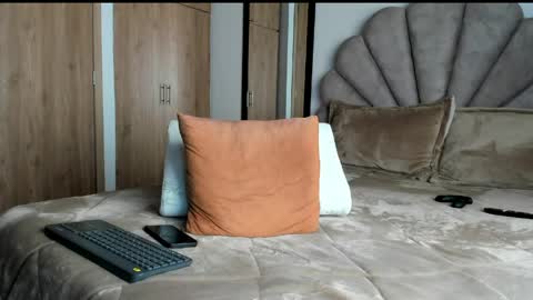 manucute 23  online show from May 22, 4:23 pm