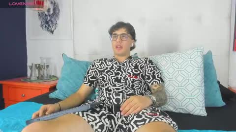 Manuel online show from May 1, 4:49 am