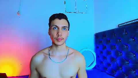 Marcus hanks1 online show from August 3, 9:04 am