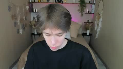 Mark online show from May 3, 10:40 am