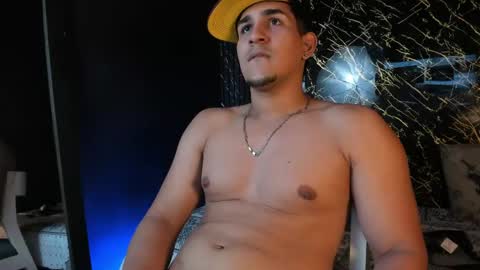 massimo_vidal online show from May 6, 5:35 pm