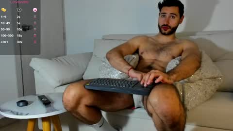 mateoking_ online show from May 6, 1:39 am