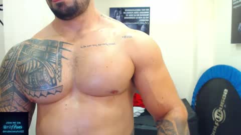 Mateo online show from May 12, 9:23 pm