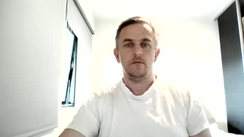 matureontheedge online show from June 6, 12:33 pm