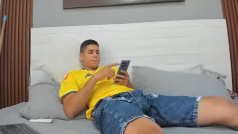 mauro_boy online show from June 17, 8:43 pm