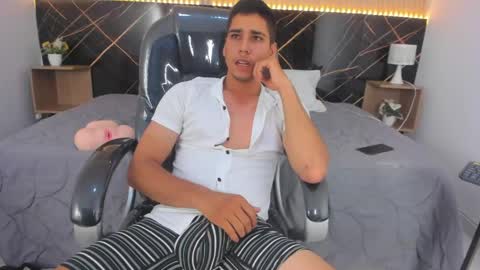 mauro_boy online show from June 4, 10:49 pm