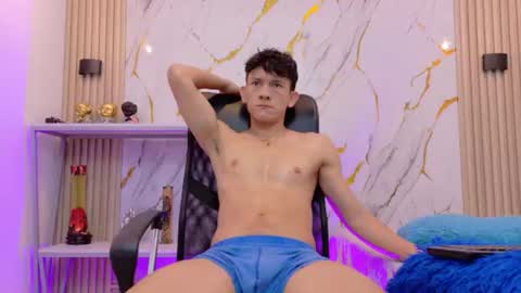 max_silver_ online show from August 5, 11:37 am