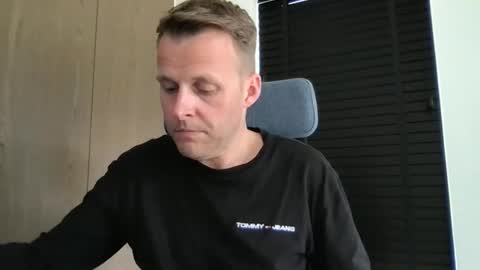 Max take off clothes online show from May 7, 11:54 am
