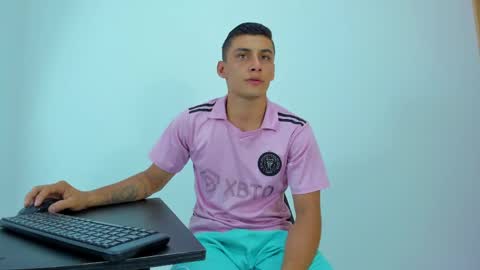MAX     online show from May 17, 1:14 am