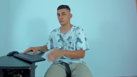 MAX     online show from May 18, 3:13 am