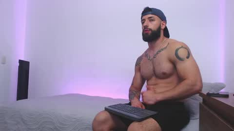 max_xl_ online show from April 30, 11:20 pm