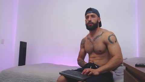 max_xl_ online show from May 4, 6:09 pm