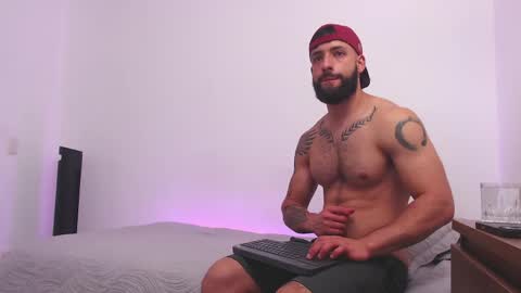 max_xl_ online show from April 25, 4:59 pm