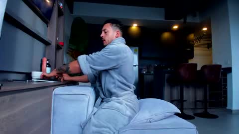 maximo_and_marcelo online show from May 4, 11:56 am