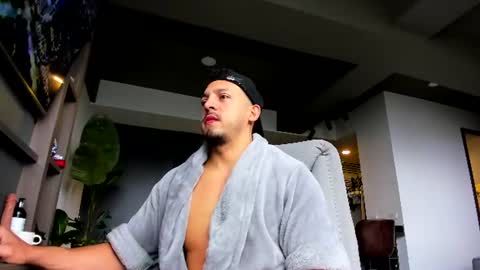 maximo_and_marcelo online show from June 23, 12:31 pm