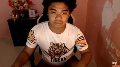 mealopezcumz69 online show from June 30, 3:46 pm